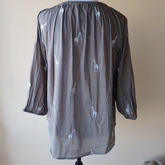 Loft Gray & White Peasant Top Size S Embroidered Giraffe Pattern 100% Cotton - Picture 4 of 13